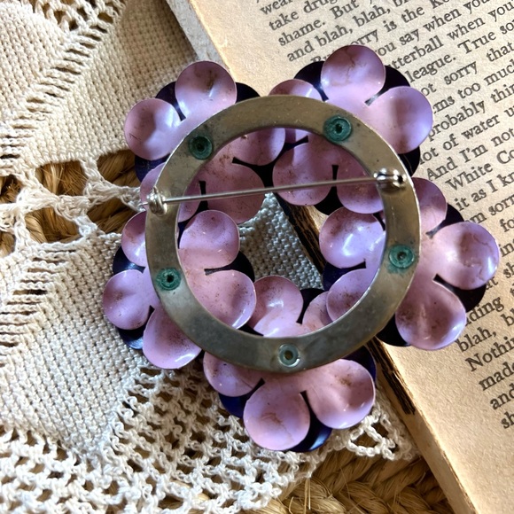 Vintage Large Two Tone Purple Flower Wreath Brooch Pin 1950’s 60’s - Picture 5 of 5